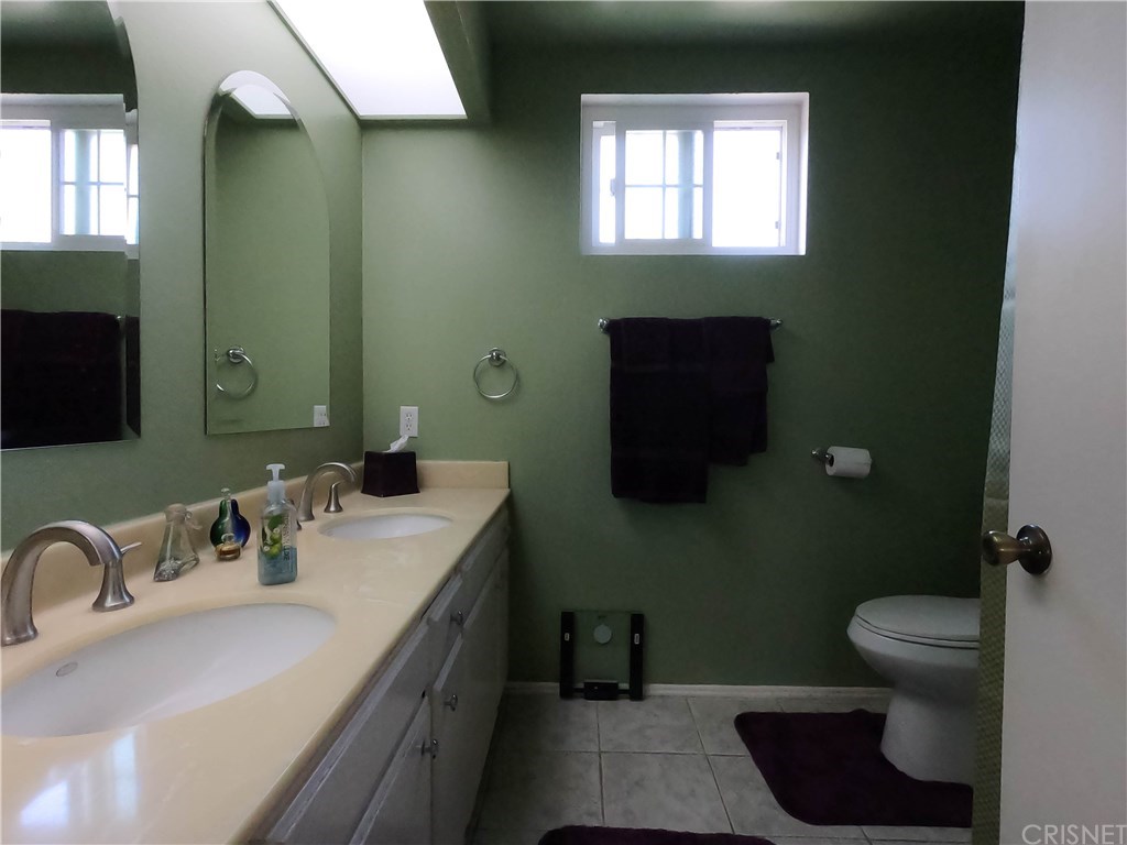 19700 Blythe Street Winnetka, CA 91306 - Photo 15 of 24