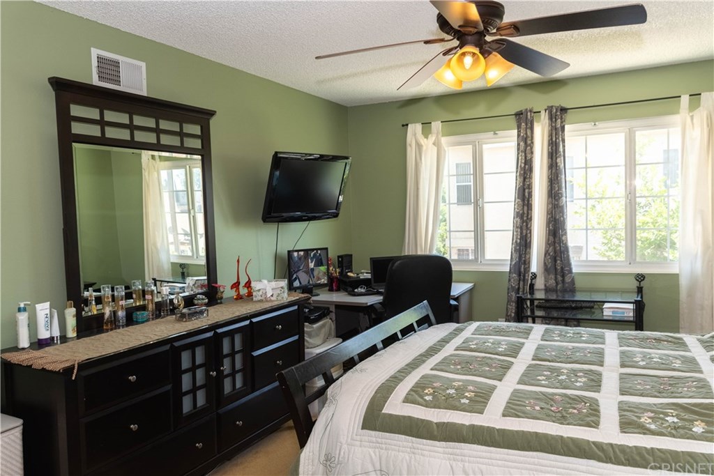 19700 Blythe Street Winnetka, CA 91306 - Photo 16 of 24