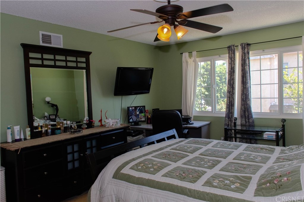 19700 Blythe Street Winnetka, CA 91306 - Photo 18 of 24