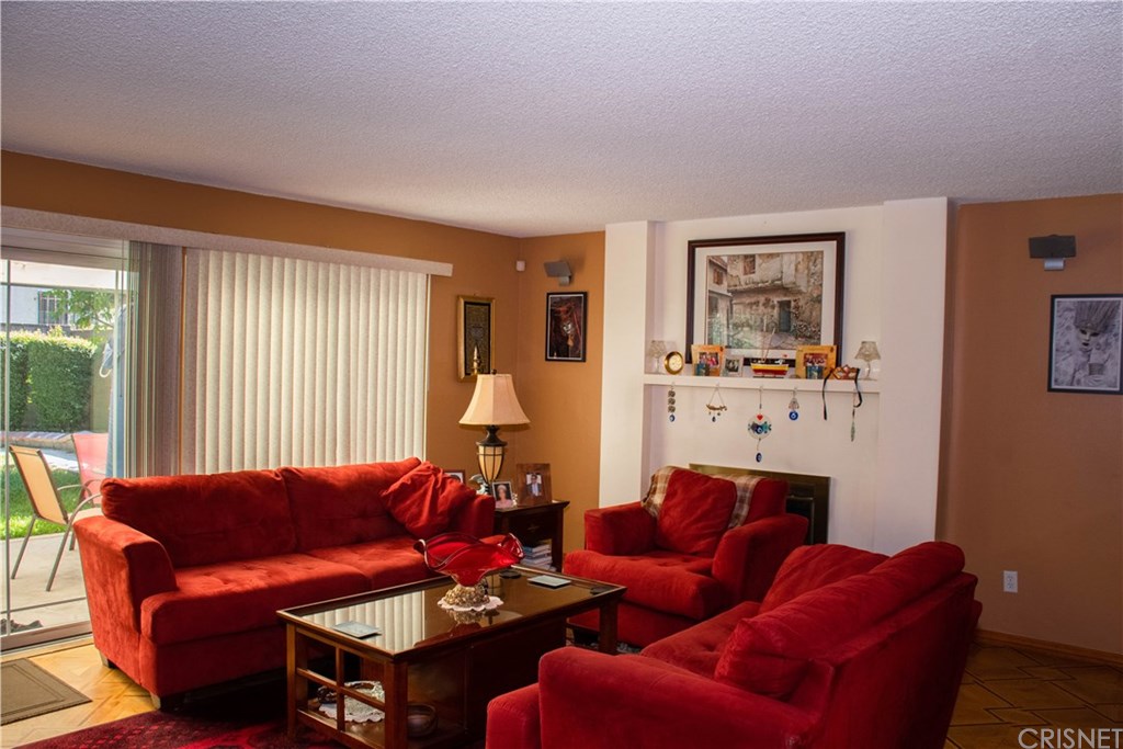 19700 Blythe Street Winnetka, CA 91306 - Photo 3 of 24