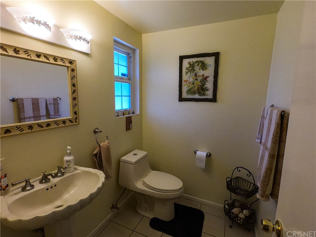 19700 Blythe Street Winnetka, CA 91306 - Photo 21 of 24