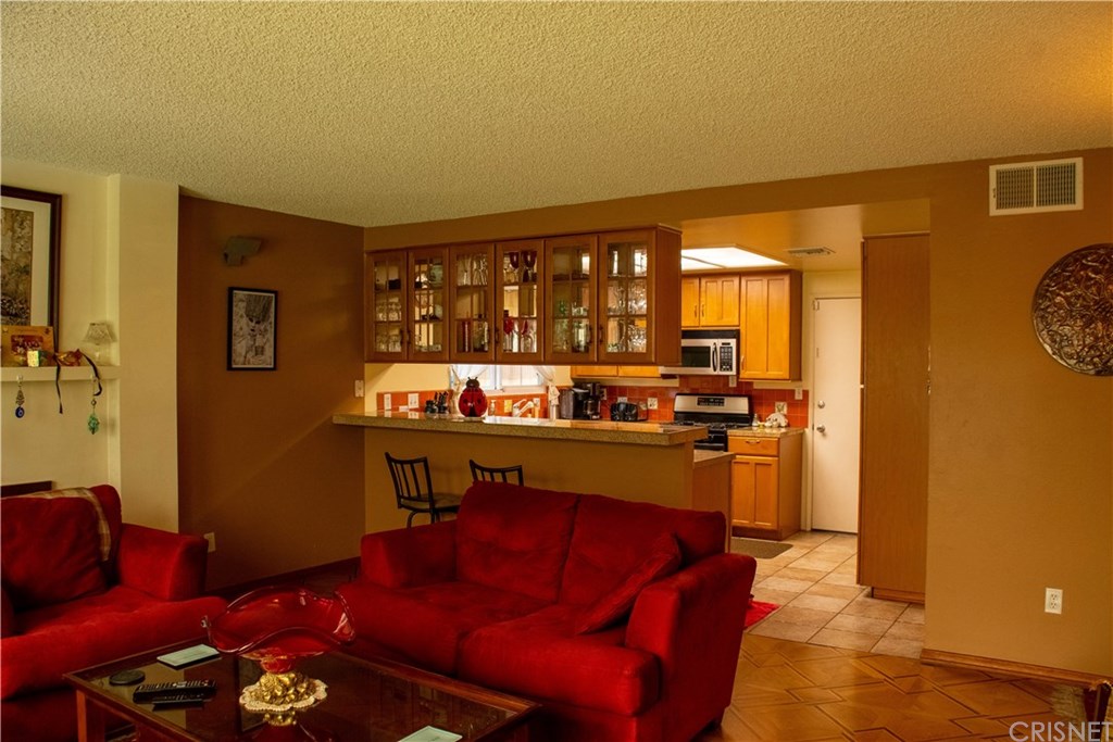 19700 Blythe Street Winnetka, CA 91306 - Photo 4 of 24