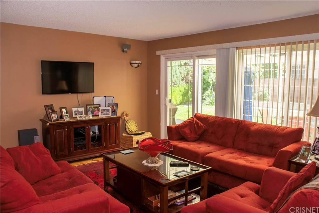 19700 Blythe Street Winnetka, CA 91306 - Photo 7 of 24