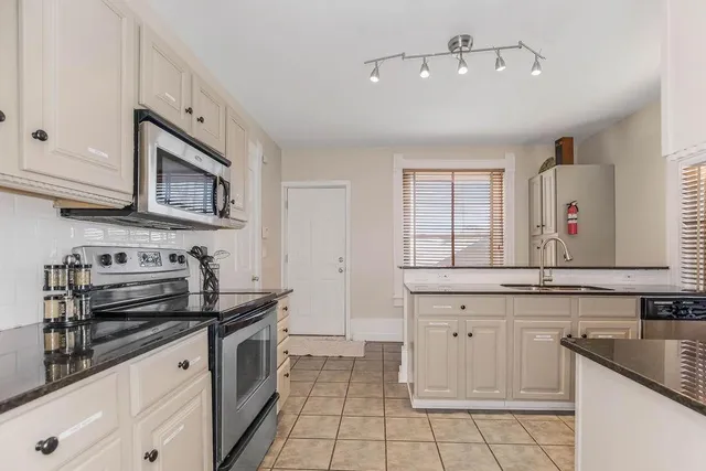 $525,000 | 3949 Warwick Boulevard, Kansas City, MO 64111