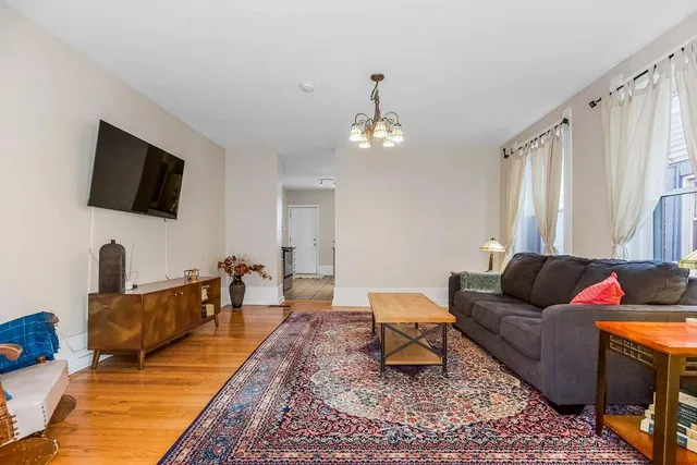 $525,000 | 3949 Warwick Boulevard, Kansas City, MO 64111