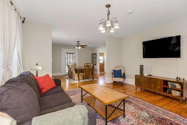 $525,000 | 3949 Warwick Boulevard, Kansas City, MO 64111