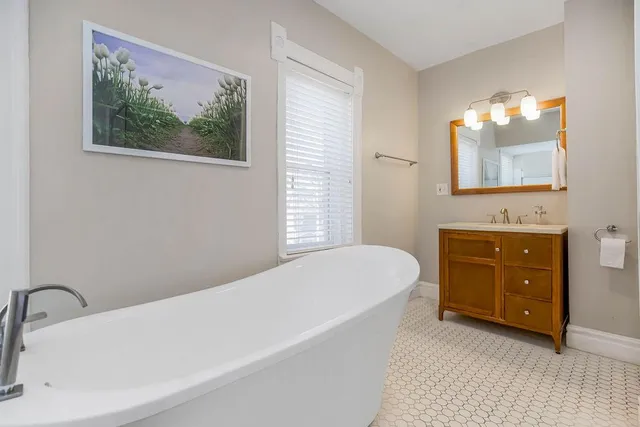 $525,000 | 3949 Warwick Boulevard, Kansas City, MO 64111