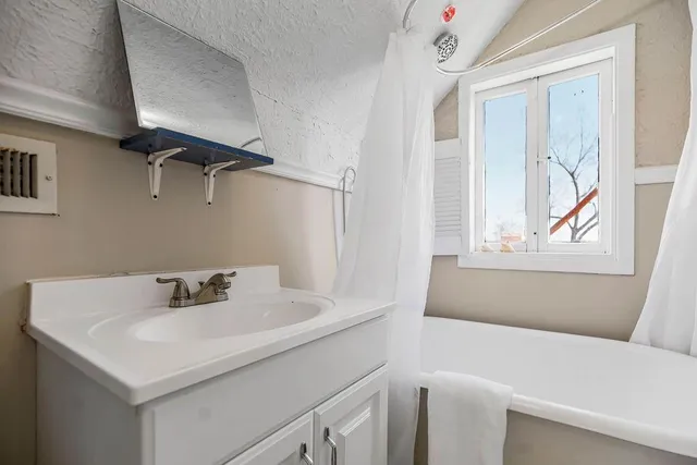 $525,000 | 3949 Warwick Boulevard, Kansas City, MO 64111