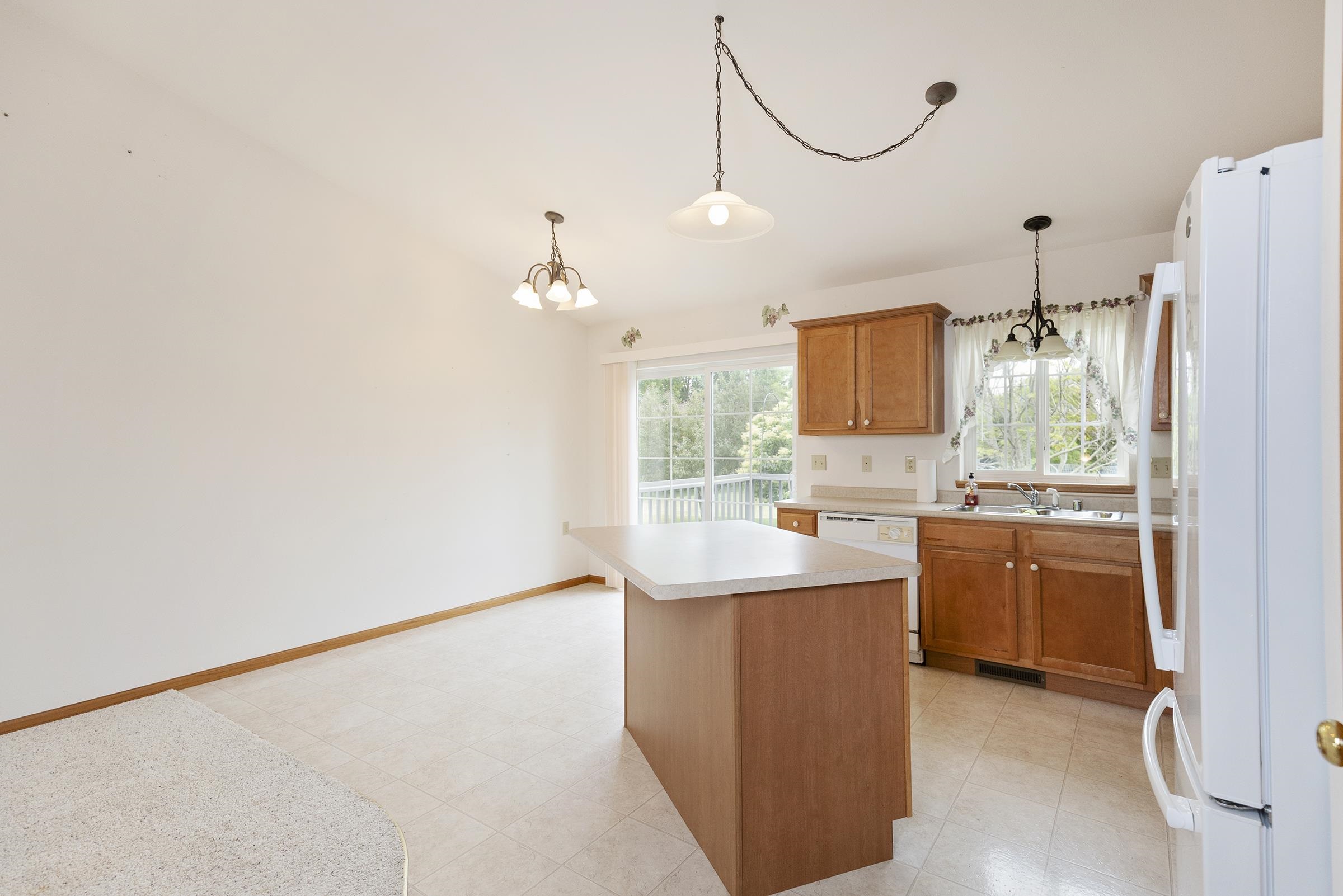 513 Reena Avenue Fort Atkinson, WI 53538 - Photo 7 of 29