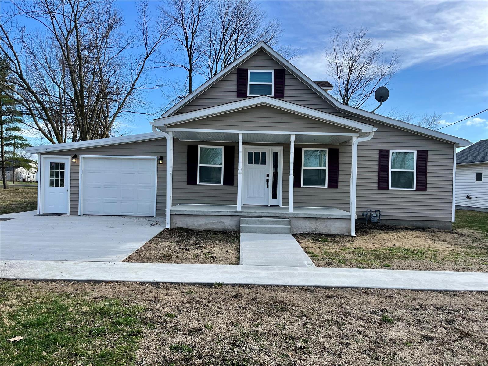 1009 Locust Carrollton, IL 62016 - Photo 3 of 27 Gallery Image 3