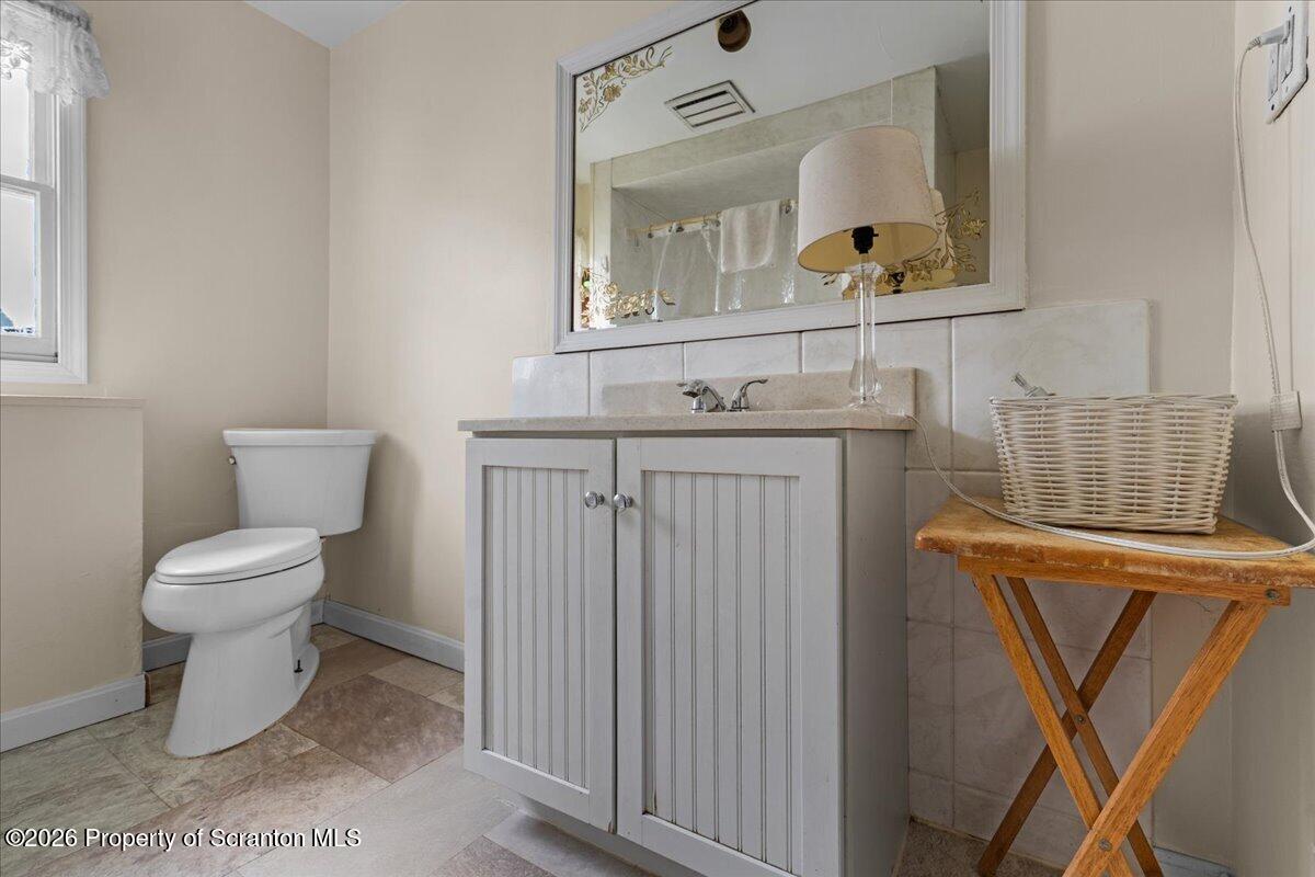512 Spring Street Moosic, PA 18507 - Photo 41 of 49 33-DSC02692