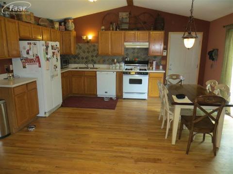 10256 West Stanley Road Flushing, MI 48433 - Photo 6 of 15 20185960-5.JPG