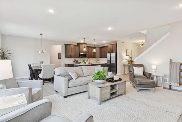 $765,000 | 10173 Arrowwood Trail, Woodbury, MN 55129