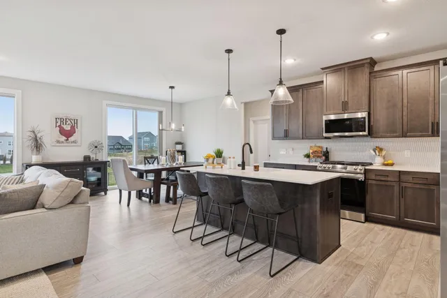 $765,000 | 10173 Arrowwood Trail, Woodbury, MN 55129