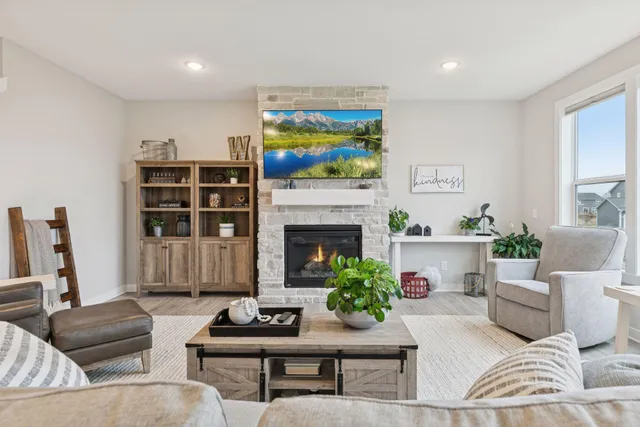 $765,000 | 10173 Arrowwood Trail, Woodbury, MN 55129