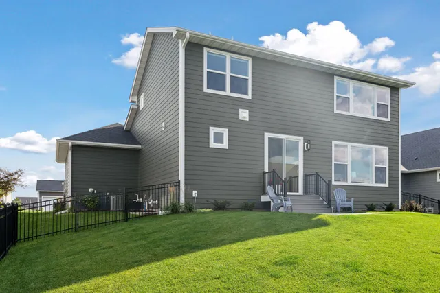 $765,000 | 10173 Arrowwood Trail, Woodbury, MN 55129