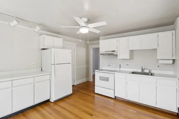 $3,000 | 3 Lynnfield Street, Unit 2, Peabody, MA 01960