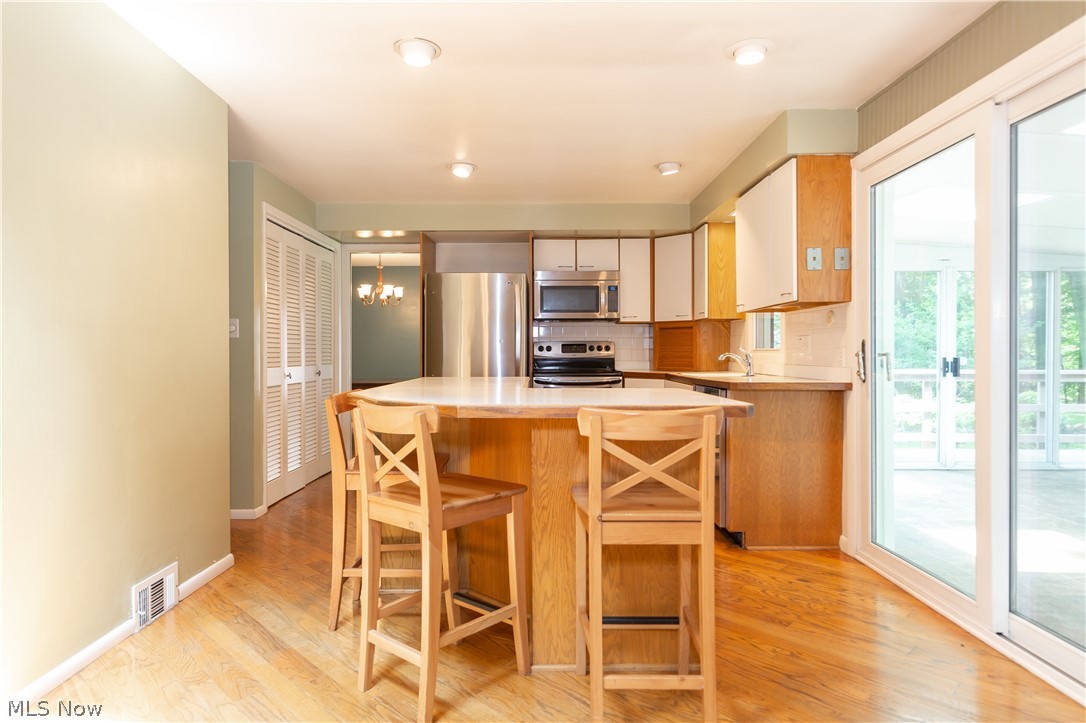 1099 Dorsh Road Cleveland, OH 44121 - Photo 7 of 29 Gallery Image 7