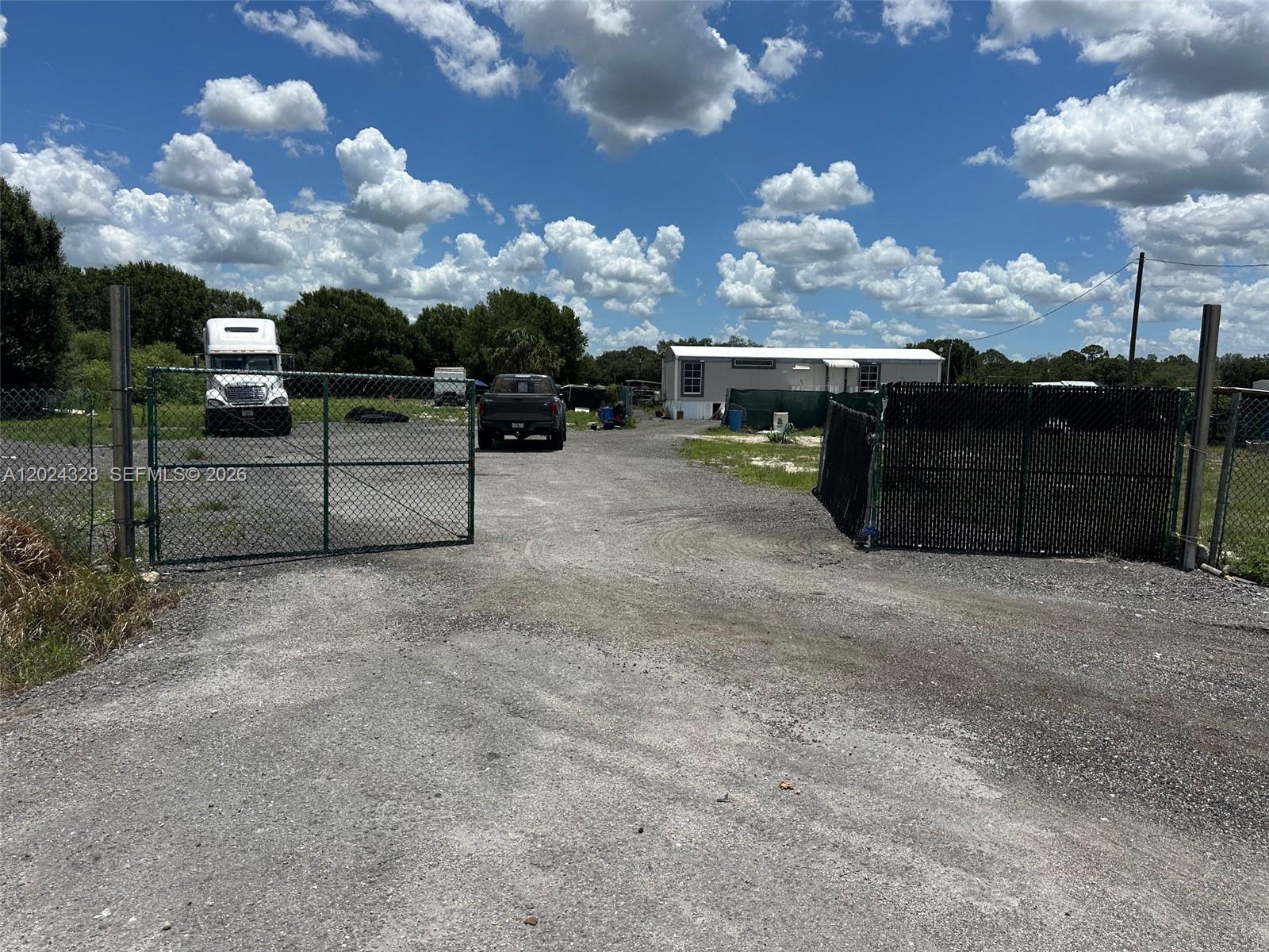 625 North Quebrada Street Clewiston, FL 33440 - Photo 1 of 26 a view of a terrace