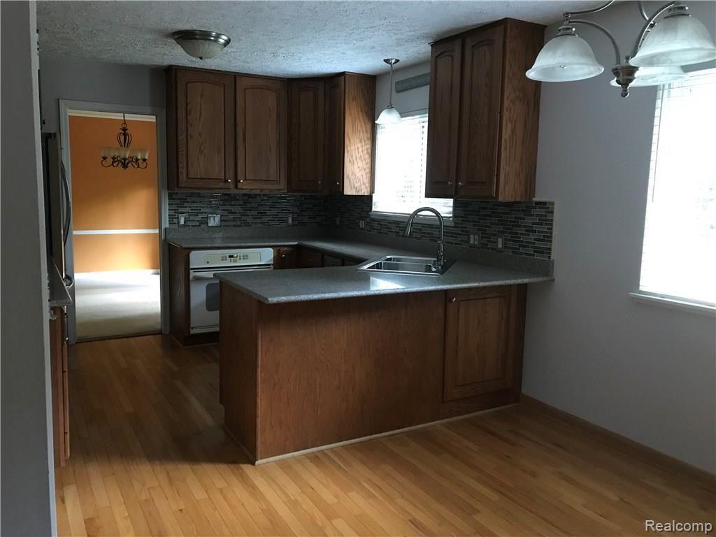 29825 Sugar Spring Road Farmington Hills, MI 48334 - Photo 17 of 35
