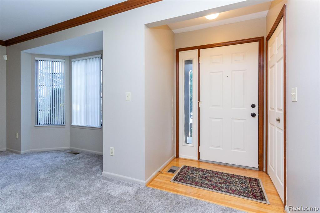 195 Meadow Ln Circle Rochester Hills, MI 48307 - Photo 6 of 34