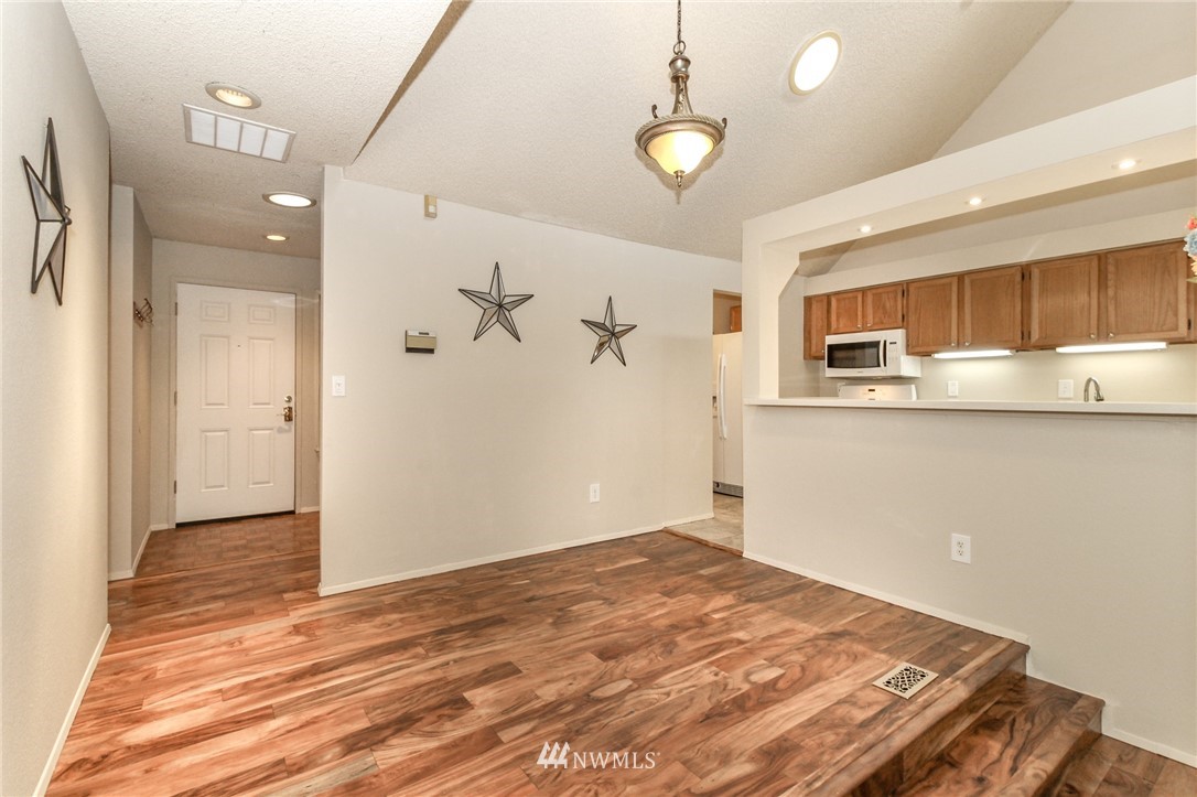 11556 Southeast 175th Street, Unit 24 Renton, WA 98055 - Photo 5 of 39 Gallery Image 5