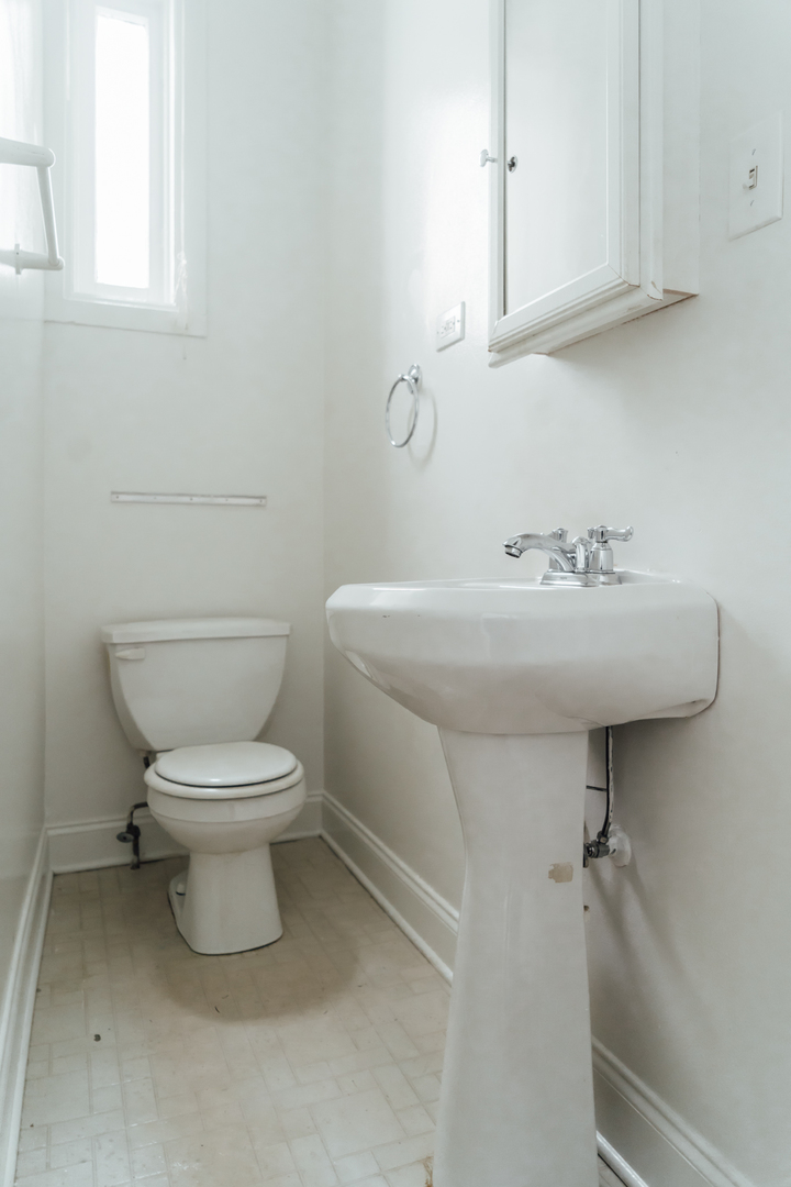 10 West Chestnut Street, Unit 3 Chicago, IL 60610 - Photo 13 of 16