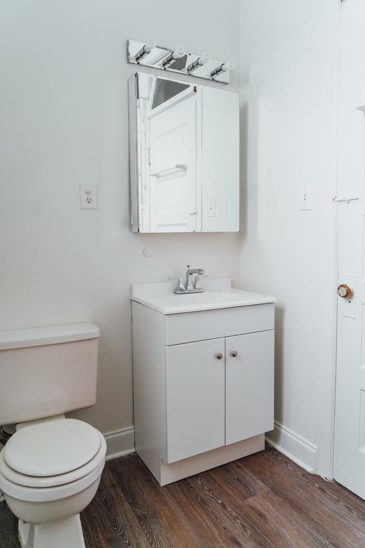 10 West Chestnut Street, Unit 3 Chicago, IL 60610 - Photo 10 of 16