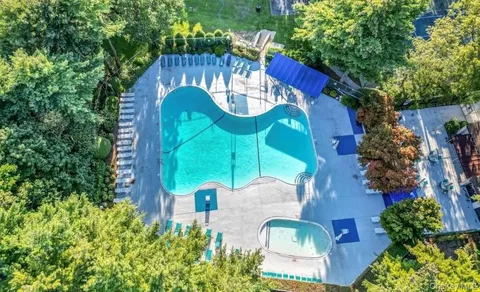 $399,999 | 65 Richmond Boulevard, Unit 1B, Ronkonkoma, NY 11779