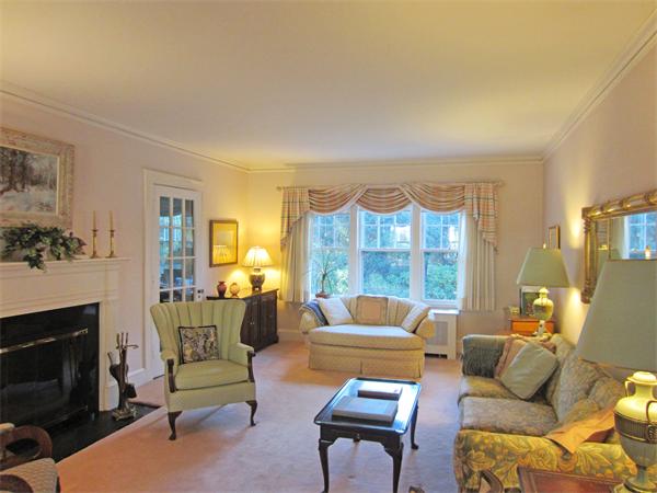 14 Tappan Road Wellesley, MA 02482 - Photo 3 of 12