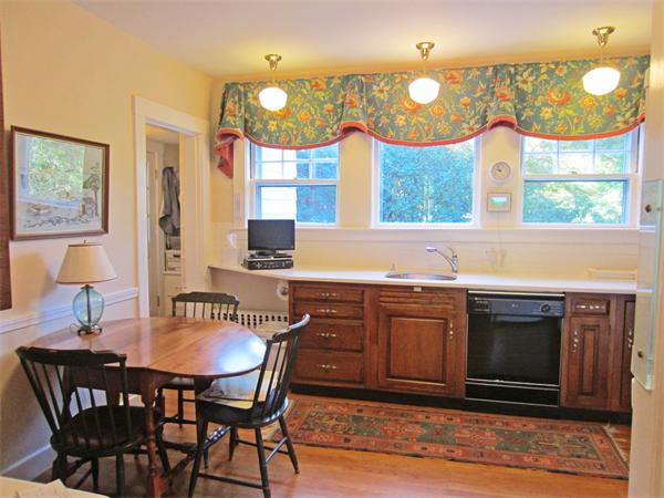 14 Tappan Road Wellesley, MA 02482 - Photo 5 of 12
