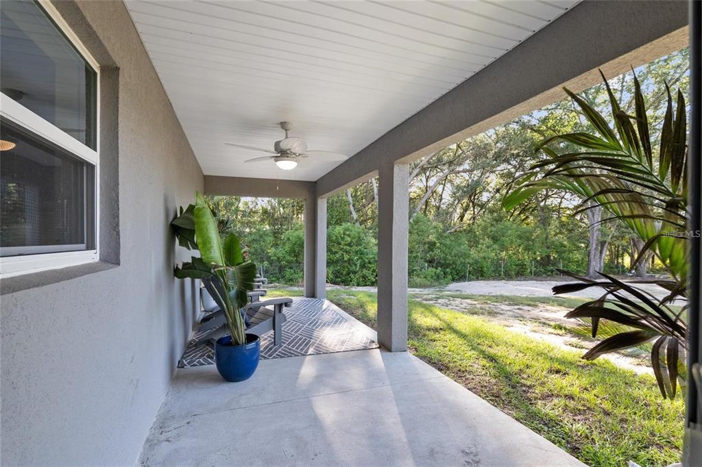 9947 Southeast 117th Street Road Belleview, FL 34420 - Photo 37 of 44 a view of a patio with table and chairs and potted plants