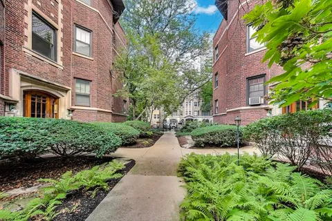 $2,400 | 537 West Brompton Avenue, Unit 2N, Chicago, IL 60657