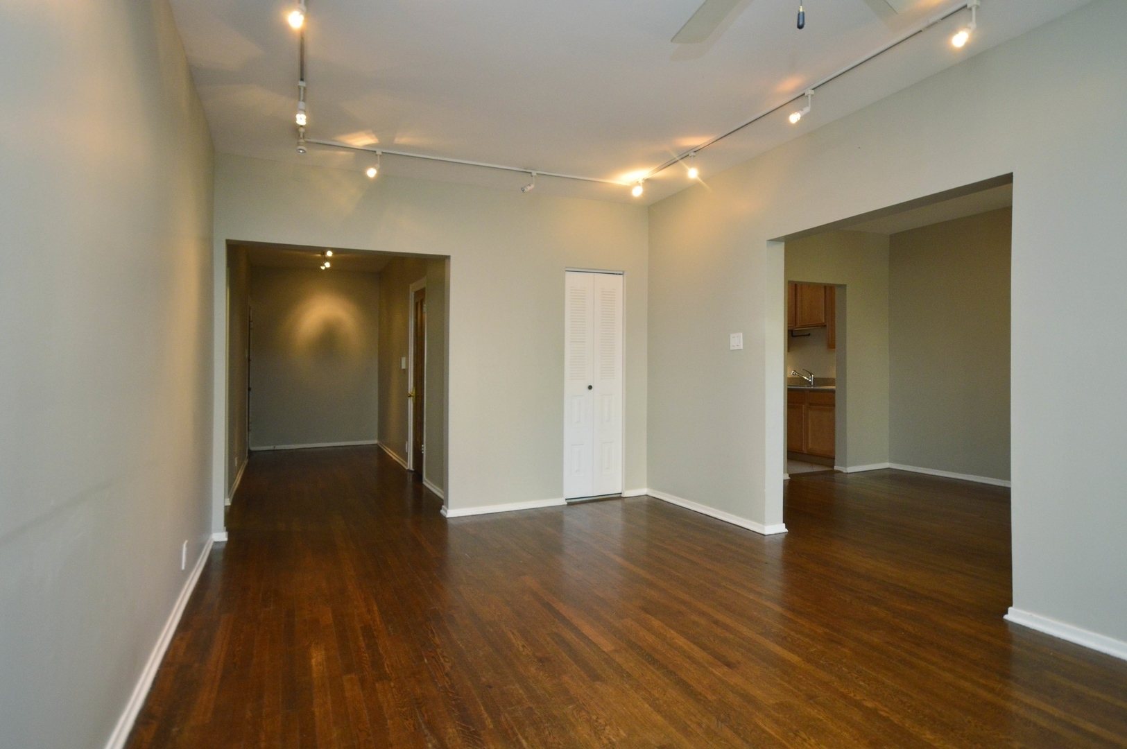 537 West Brompton Avenue, Unit 2N Chicago, IL 60657 - Photo 5 of 21