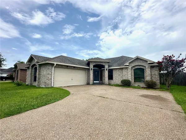 $2,385 | 6830 Round Table Street, Corpus Christi, TX 78414