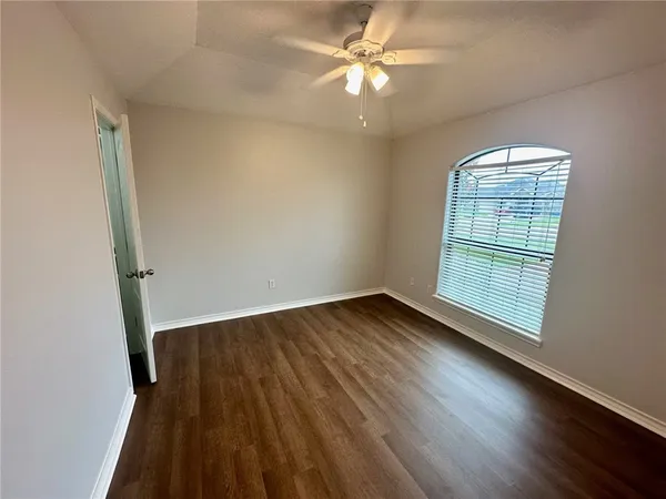 $2,385 | 6830 Round Table Street, Corpus Christi, TX 78414