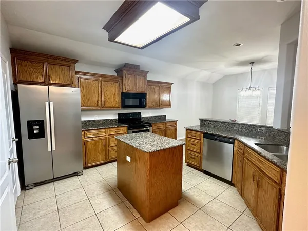 $2,385 | 6830 Round Table Street, Corpus Christi, TX 78414