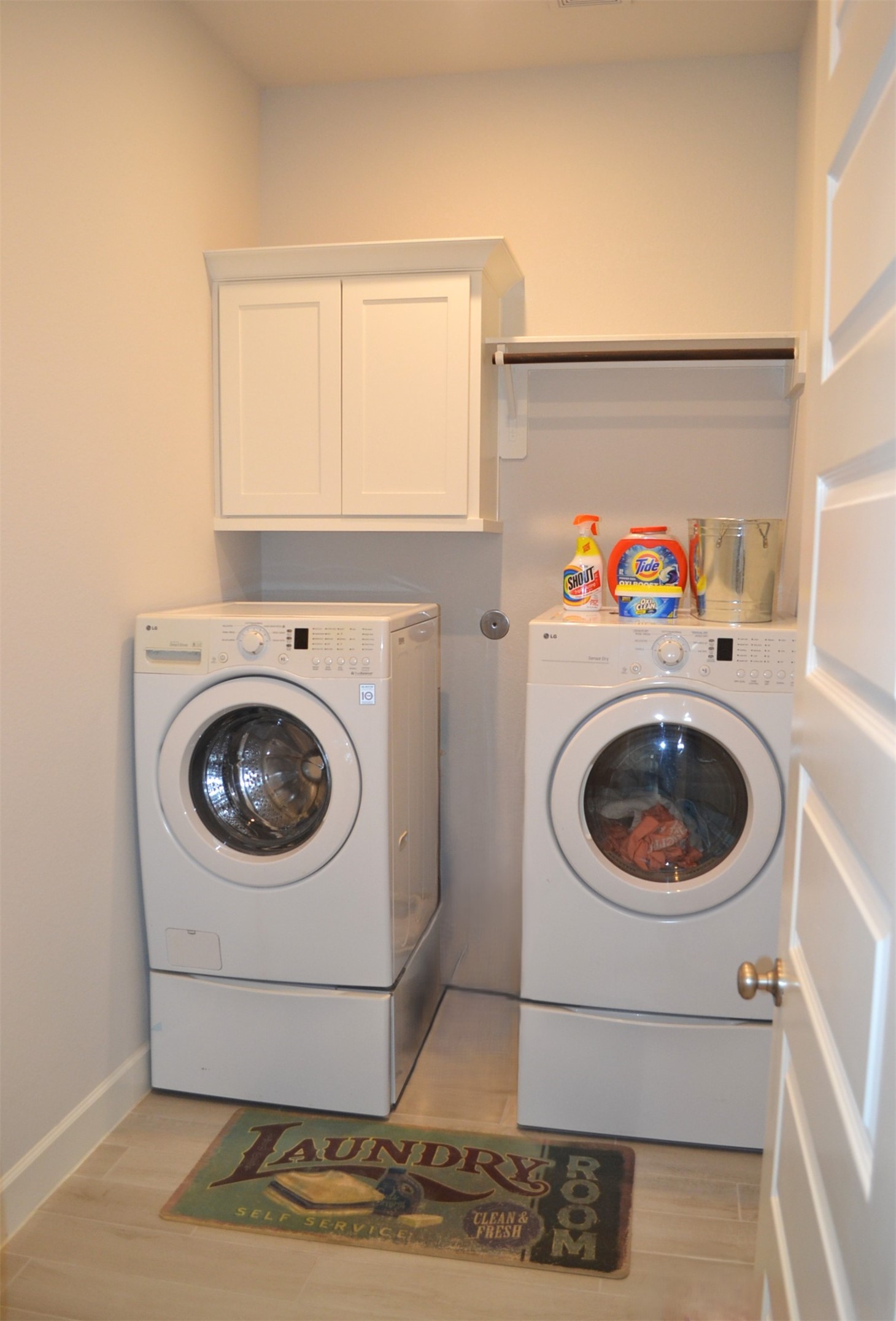 15460 Ringbill Way Magnolia, TX 77354 - Photo 48 of 50 a utility room with dryer and washer
