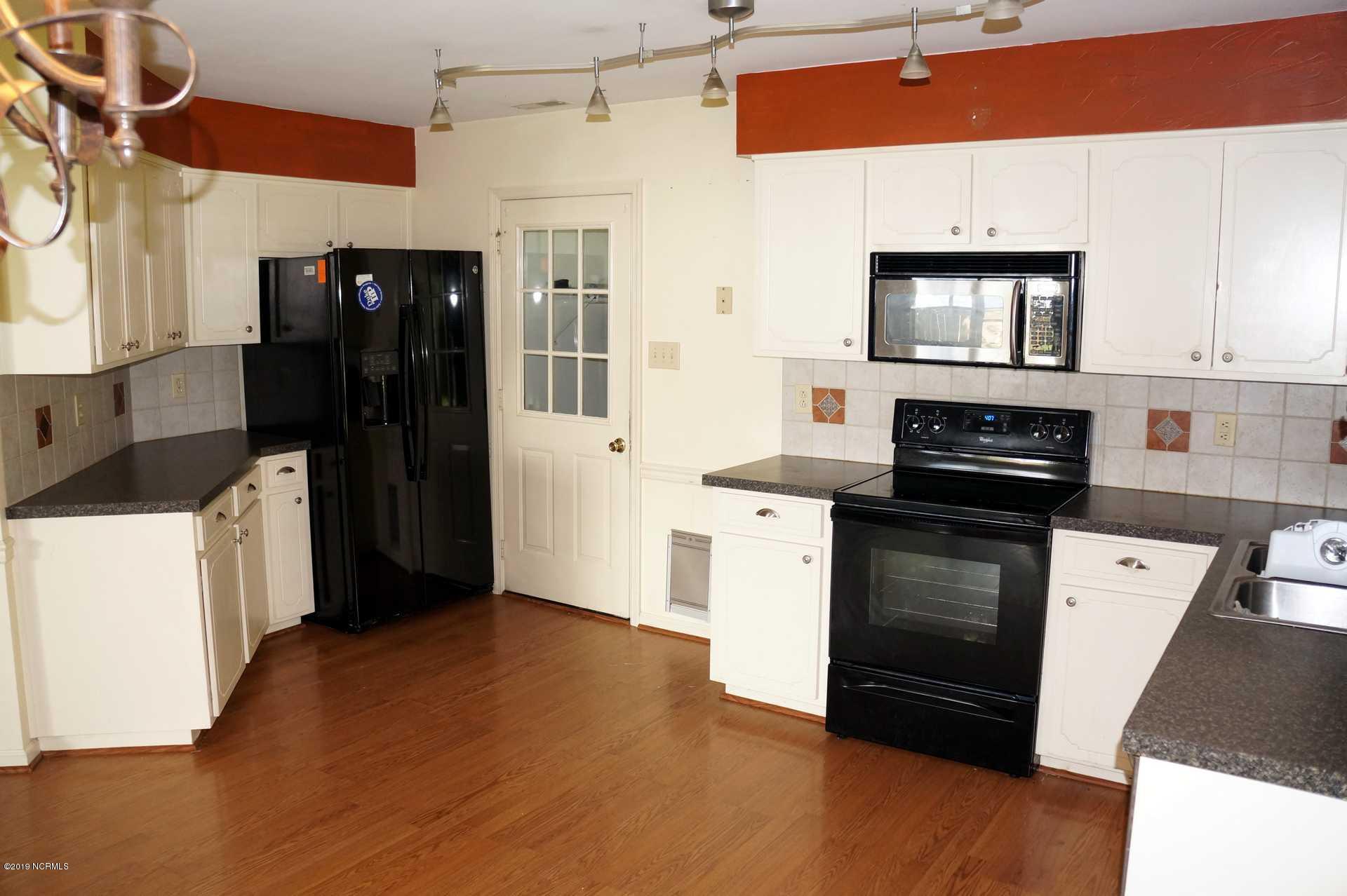 315 Mt Pleasant Road New Bern, NC 28560 - Photo 5 of 23 Kitchen