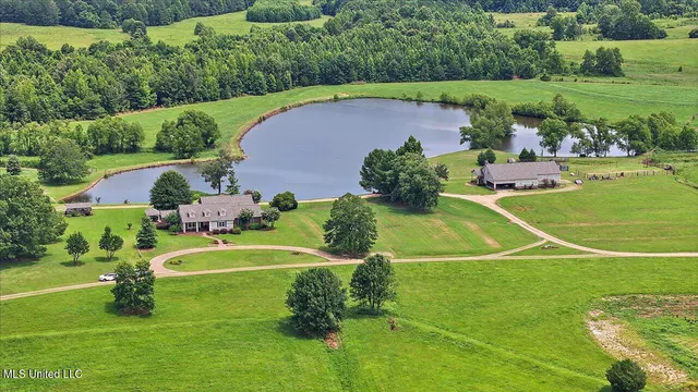 $1,850,000 | 499 Breakwater Drive, Benton, MS 39039