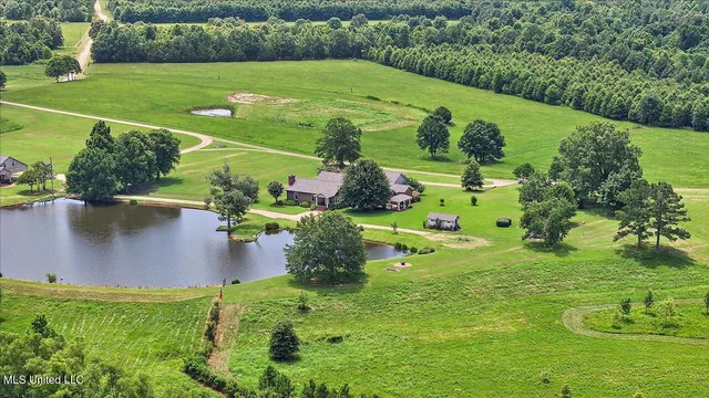 $1,850,000 | 499 Breakwater Drive, Benton, MS 39039