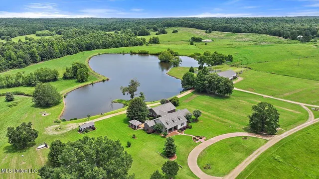 $1,850,000 | 499 Breakwater Drive, Benton, MS 39039