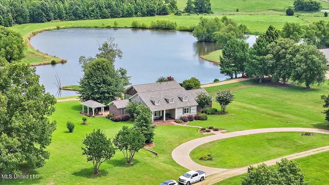 $1,850,000 | 499 Breakwater Drive, Benton, MS 39039