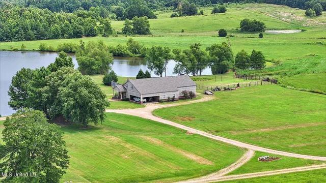 $1,850,000 | 499 Breakwater Drive, Benton, MS 39039