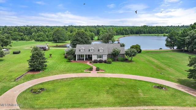 $1,850,000 | 499 Breakwater Drive, Benton, MS 39039