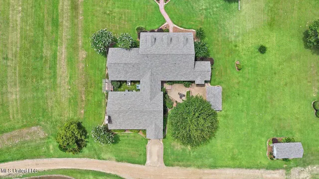 $1,850,000 | 499 Breakwater Drive, Benton, MS 39039