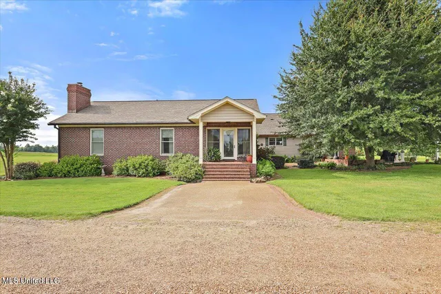 $1,850,000 | 499 Breakwater Drive, Benton, MS 39039