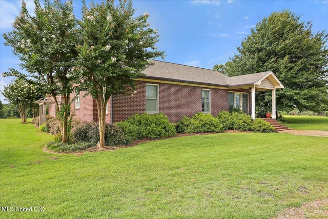 $1,850,000 | 499 Breakwater Drive, Benton, MS 39039