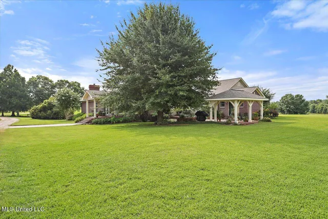 $1,850,000 | 499 Breakwater Drive, Benton, MS 39039