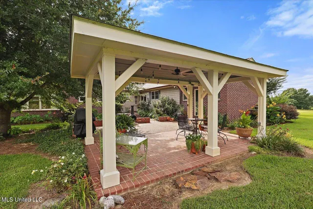 $1,850,000 | 499 Breakwater Drive, Benton, MS 39039